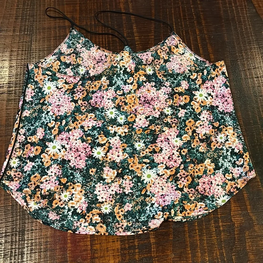 Victoria's Secret Black Sleeveless Crop Camisole - Picture 4 of 4